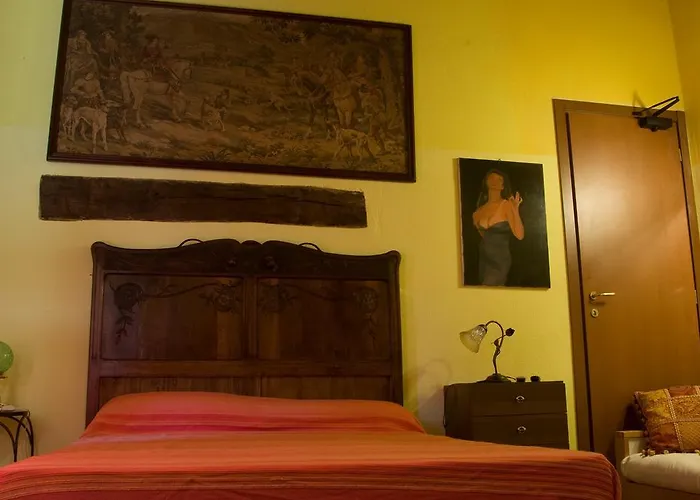 فندق مبيت وإفطار Arco Dei Nobili Monforte dʼAlba